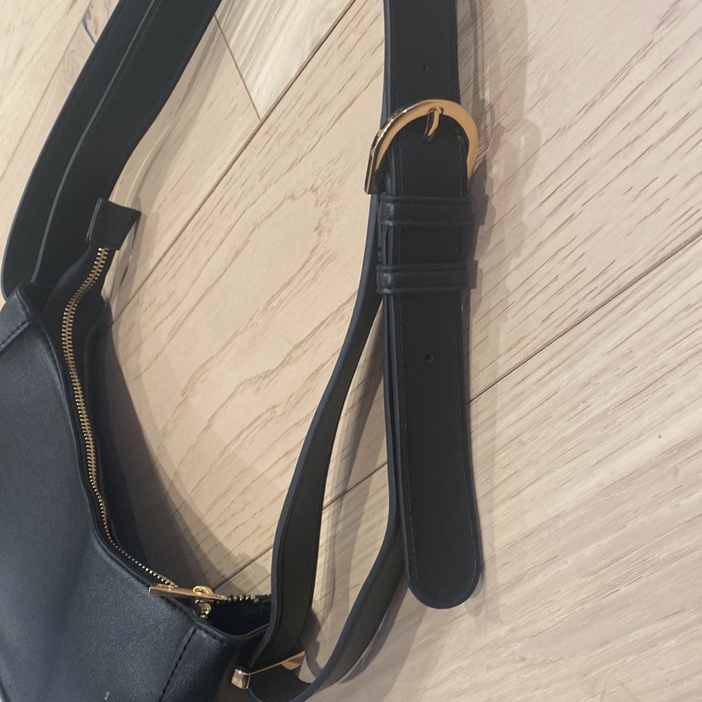 Quilted Faux Leather Shoulder Bag - Picture 5 of 6